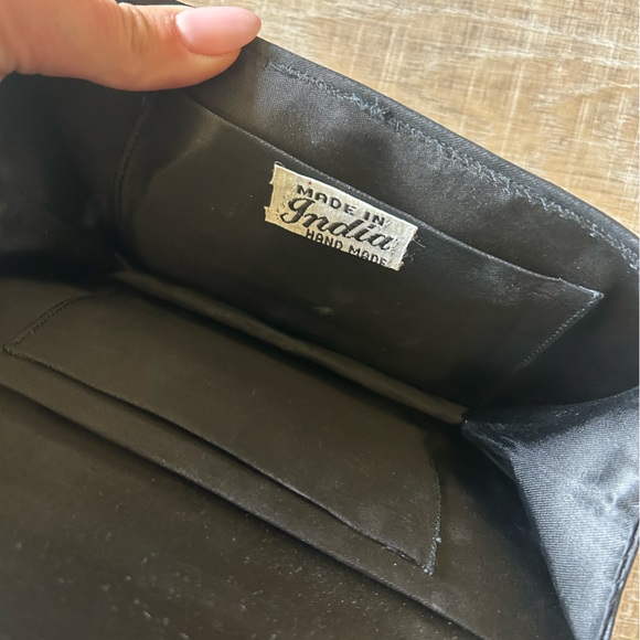 VTG Indian Embroidered Handbag Wristlet Gold Silver Black Velvet Made in India - Picture 5 of 14